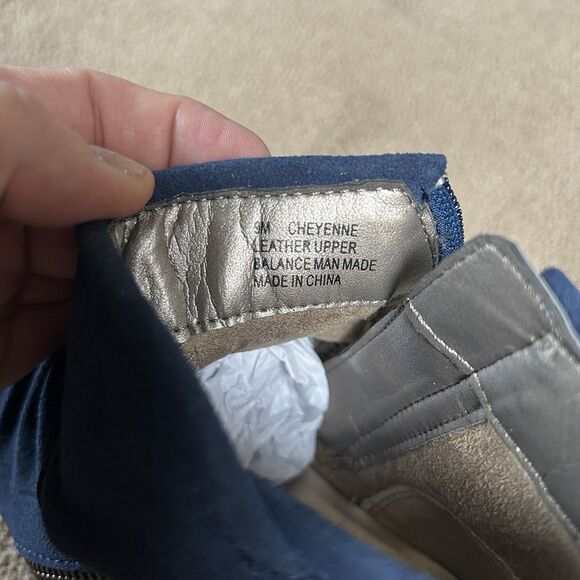 Array Women's Cheyenne Blue Leather Chukka Boots Size 9M- NEW - Picture 7 of 9